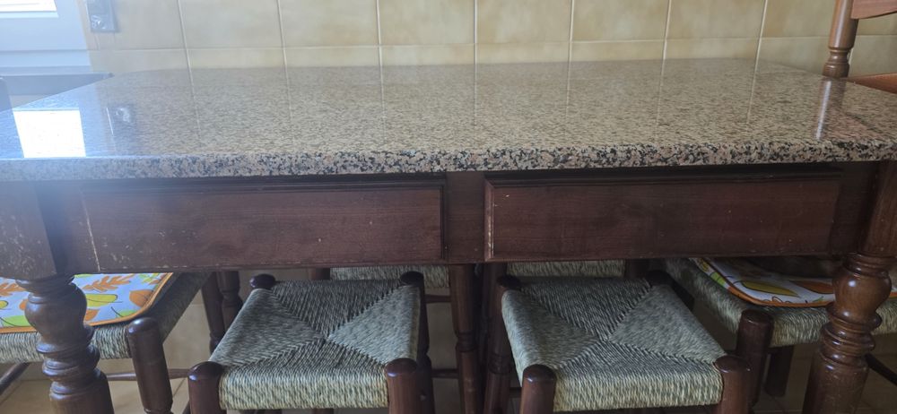 Mesa de Cozinha tampo em granito