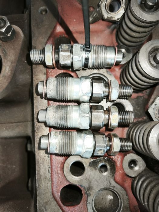 Паливна форсунка двигуна Mitsubishi S4S S4Q S4Q2 32C61-06000