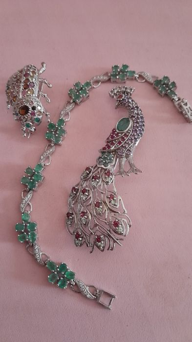 Брошки эксклюзивные парой с изумрудным браслетом