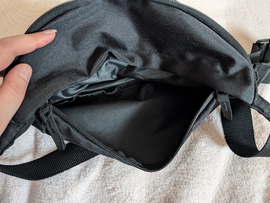 Kubota KNC01 Czarna nerka unisex