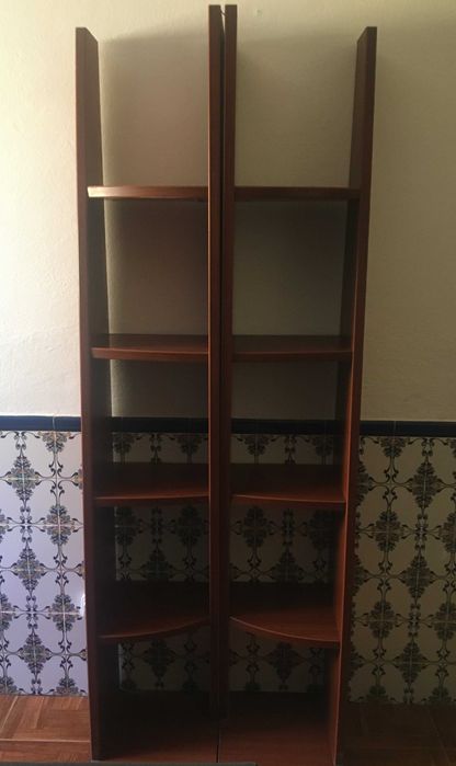Vende-se estantes