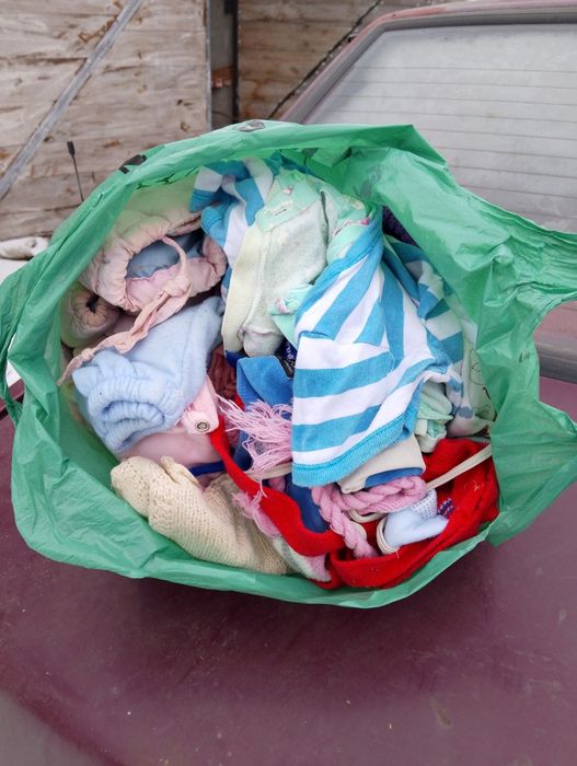 Віддам безкоштовно одяг дитячий