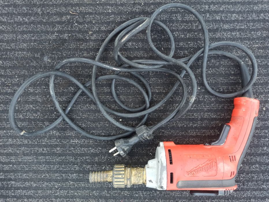 Шуруповерт Milwaukee 220-240V/725W