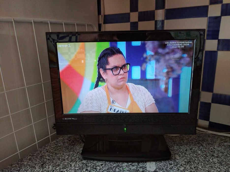 Televisor Crown LCD 16"