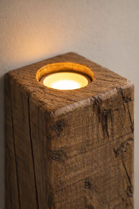 Arandela Rústica em Carvalho Antigo – Iluminação Premium