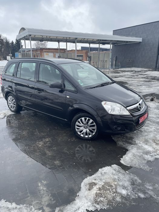 Opel Zafira.               .