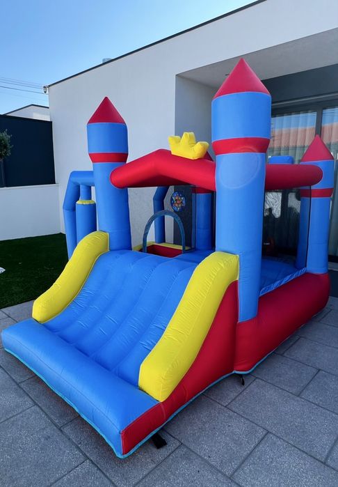 Alugo insuflavel para festas