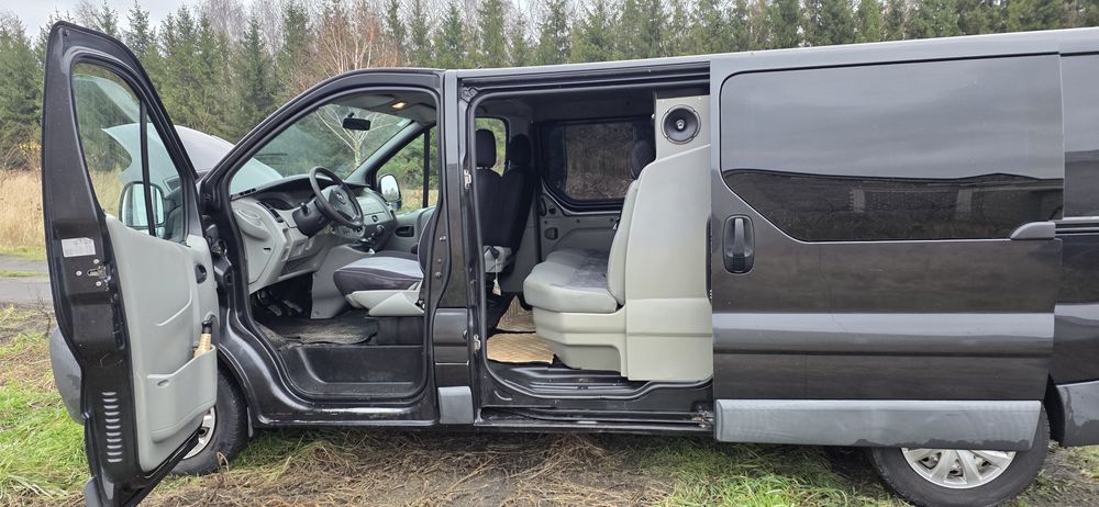 Opel Vivaro Trafic 2.5dci brygadowka long 6os