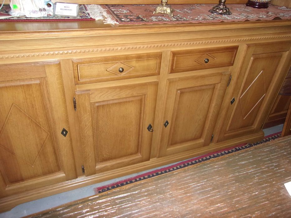 Komoda dębowa z lustrem.