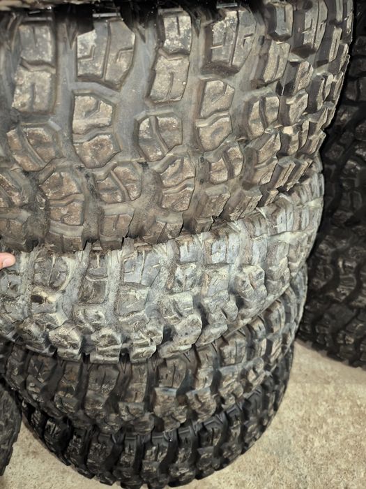 Vendo pneus 32x10r15 ou 32x10r16 ou30x10.r15 ou 255x75r15 ou 30x10r14