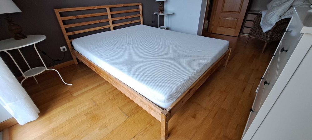 Vendo 3 camas de casal IKEA modelo TARVA (160x200) + estrados, em bom estado