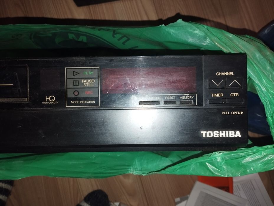 Відеомагнітофон TOSHIBA V-83CZ
