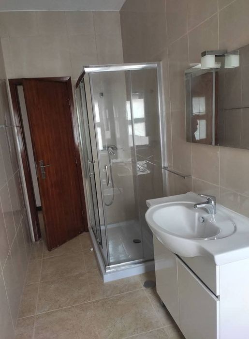 Apartamento T4 disponível para arrendamento no centro de Mirandela.
Re