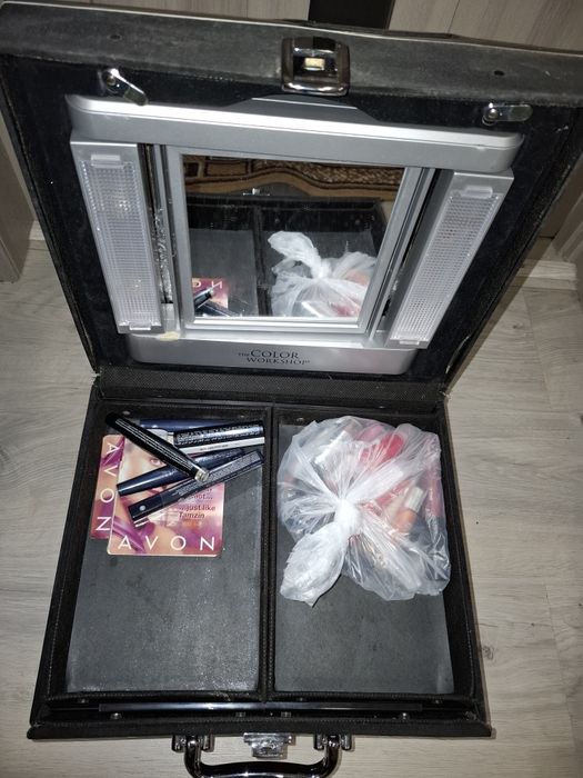 переносной бьюти-кейс или чемодан для косметики