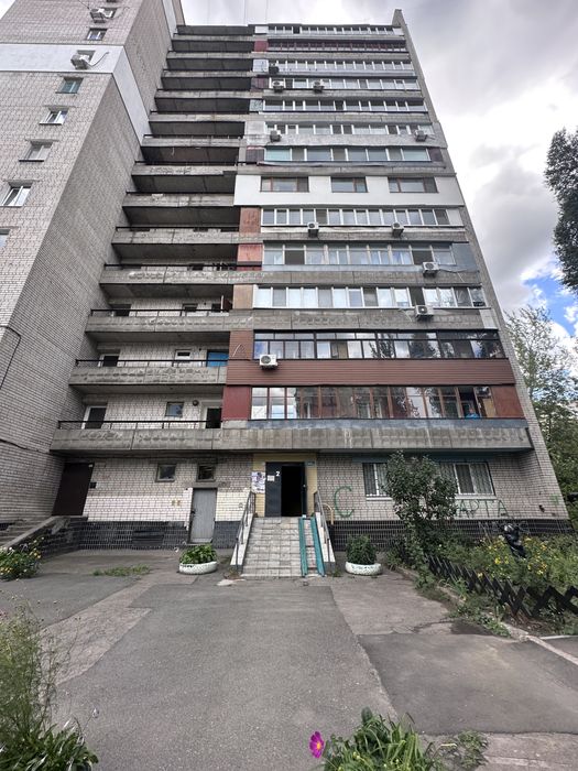Сдам КОМНАТУ в 3 комнатной квартире