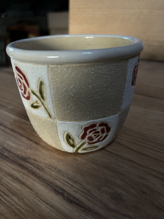 Doniczka ceramiczna .