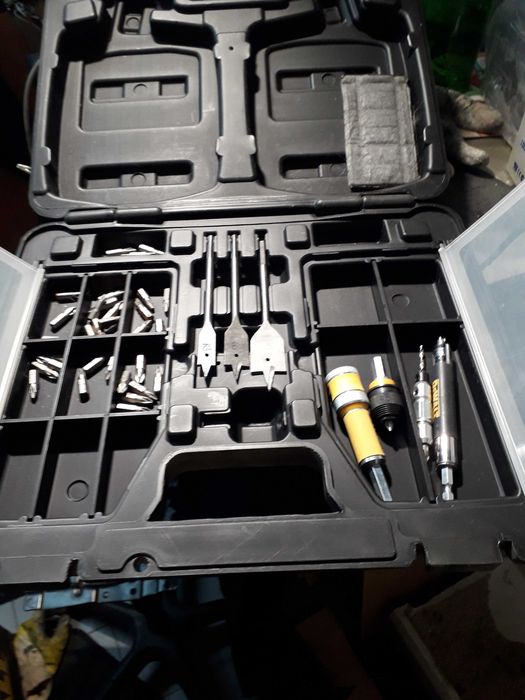 berbequim com acessórios Dewalt ref D25113  typ 1