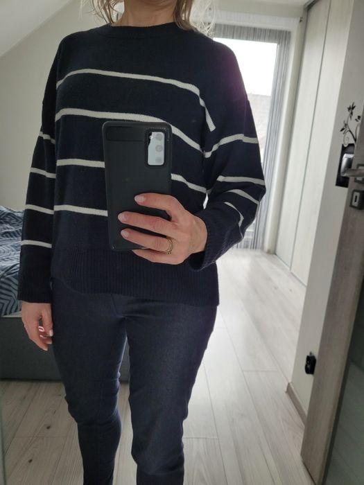 Granatowy sweter sinsay