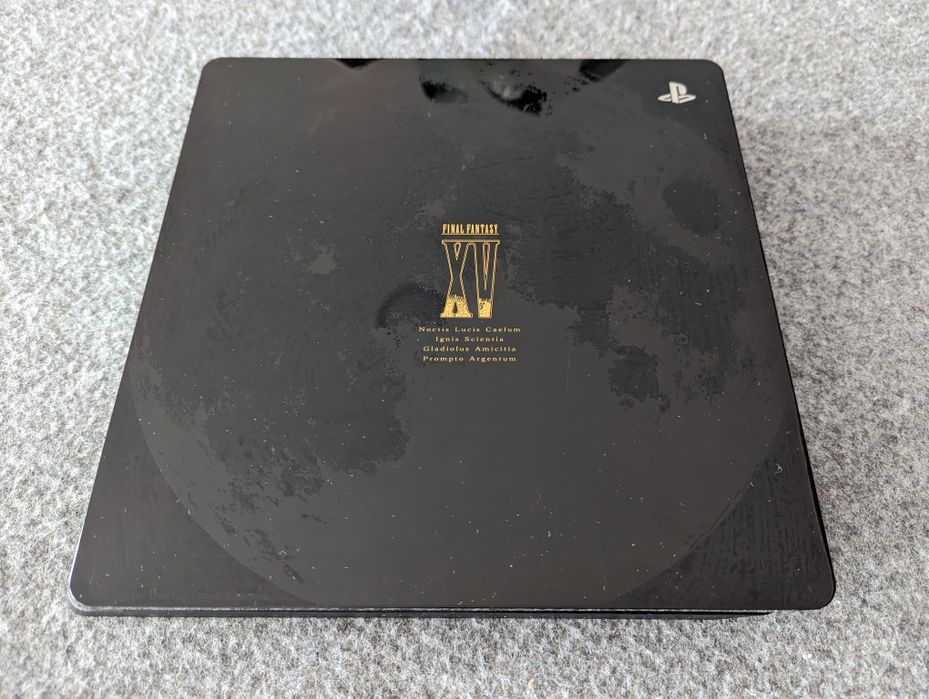 PS4 Slim FFXV edition
