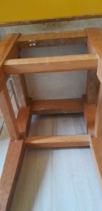 Drewniany taboret / stołek – solidny, stabilny