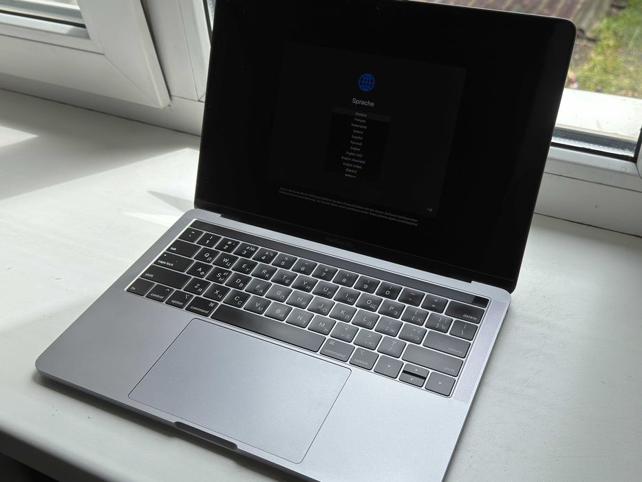 MacBook Pro 13" Touch Bar 256/8