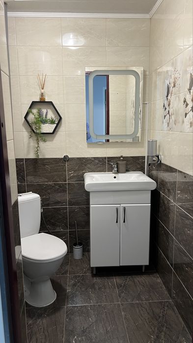 Здається в оренду приміщення вільного призначення площею 12.8 м2