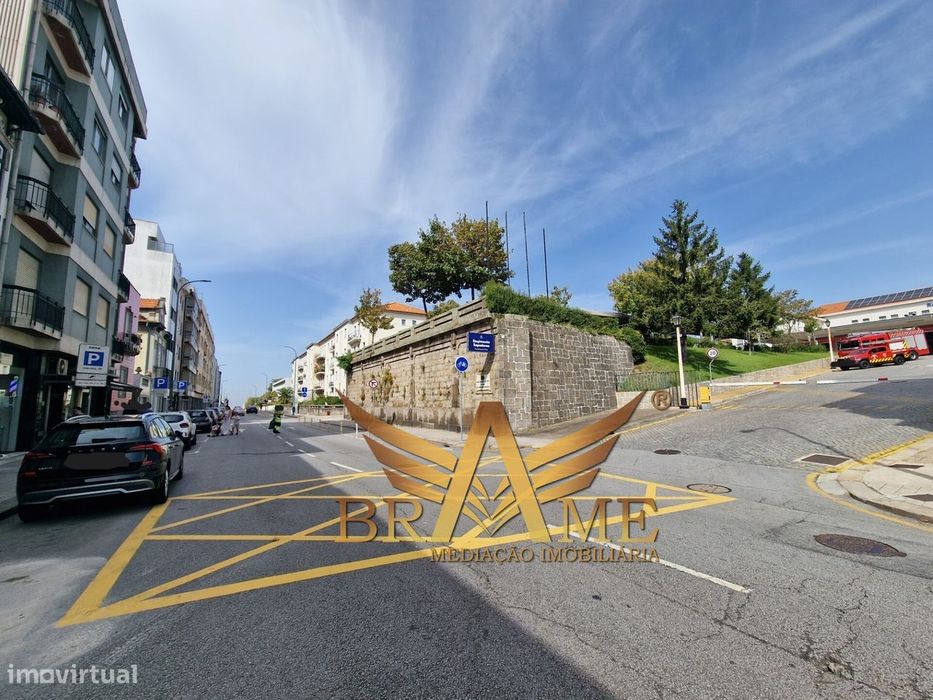 Apartamento T2 Com Lugar De Garagem | Rua Da Constituição - Porto