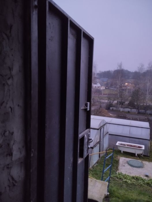 Продам двері металеві,добротні