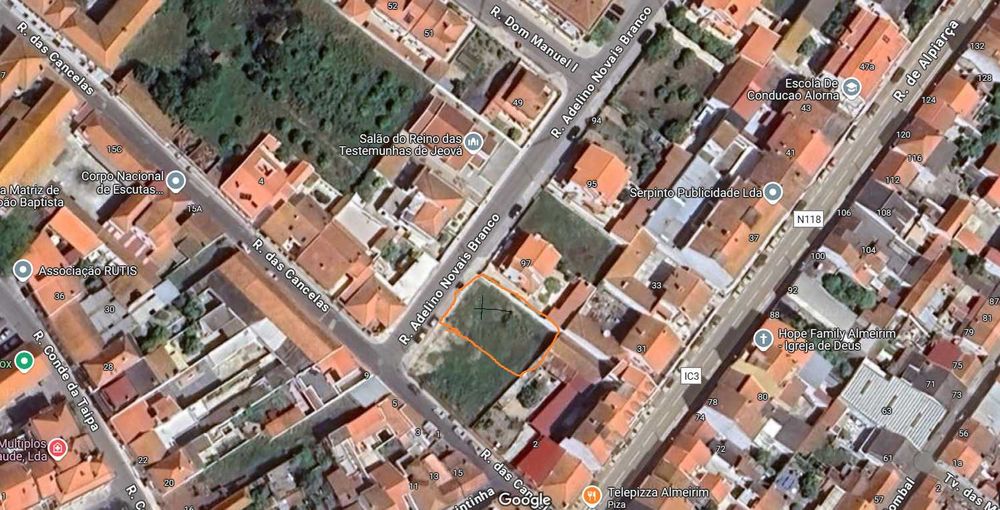 Terreno Urbano com 412 m2 para construção de moradia em Almeirim