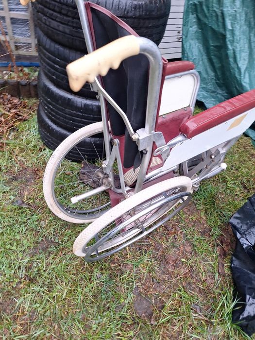 Wózrk inwalidzki koło do naprawy .