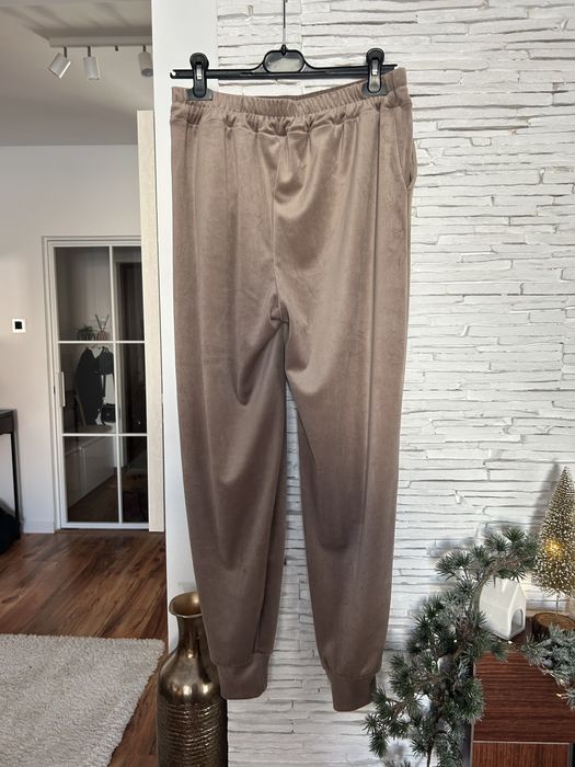 Dres damski M L XL 2XL komplet welurowy z bluza w serek naszywką