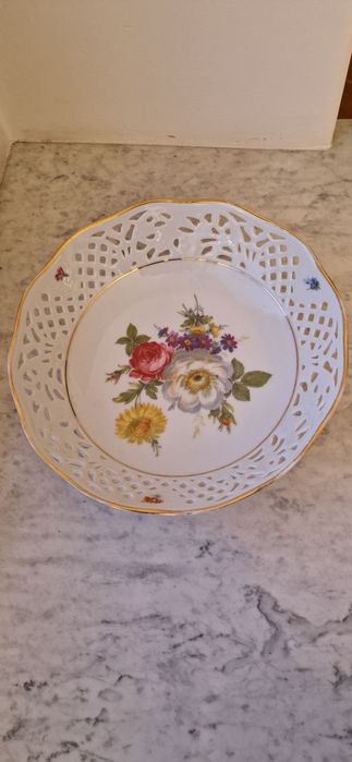 Śliczny ażurowy porcelanowy półmisek
