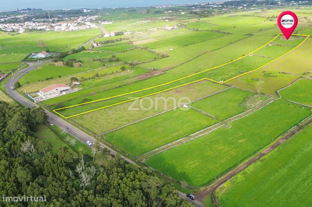 Terreno Rústico com 12.220 m² e Excelentes Acessos na Ribeira Grande