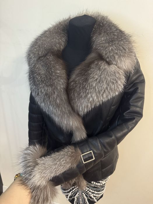 Шкіряна куртка класу Luxury з натуральним хутром песця
