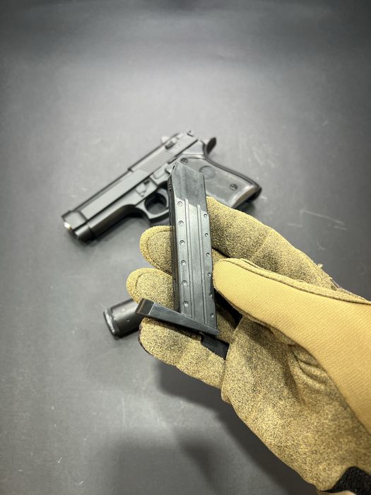 Металевий пістолет Берета з глушником - модель V1 (іграшка)