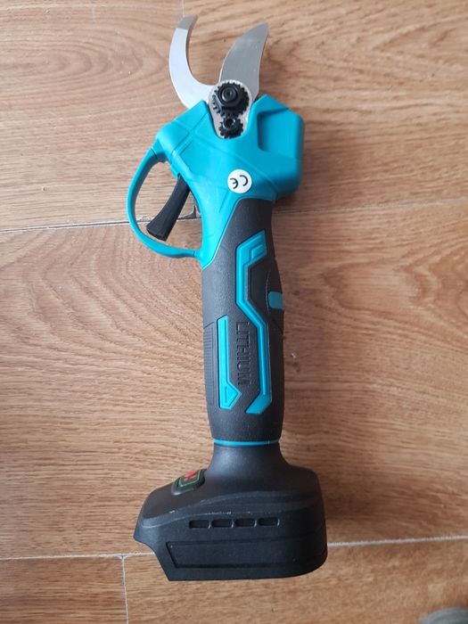 Sekator ogrodowy do baterii makita