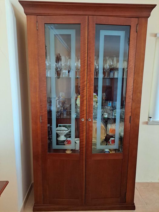 Moveis de sala de jantar. Madeira  maciça