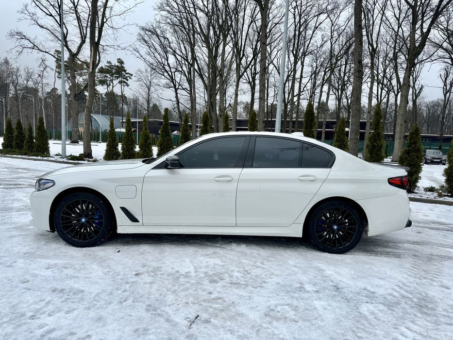 BMW 530E 2019 року