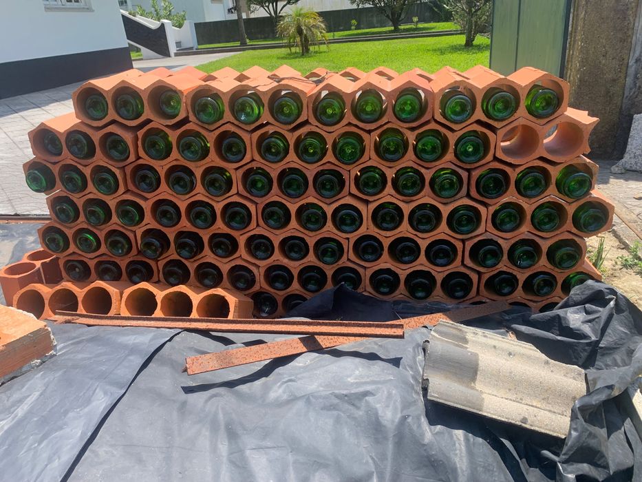 Garrafeira com tijolo de barro