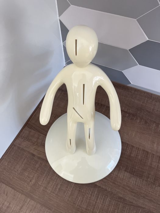 Stojak na noże - czlowiek - biały - używany - bez noży