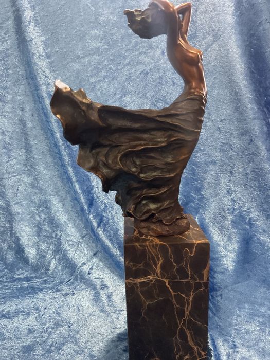 Escultura bronze altura 32 cm    Mais anúncios abaixo