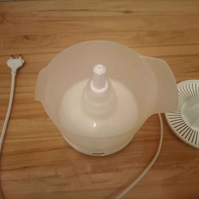 Продам соковитискач Philips HR2738/00