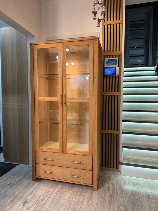 Witryna debowa z szufladkami