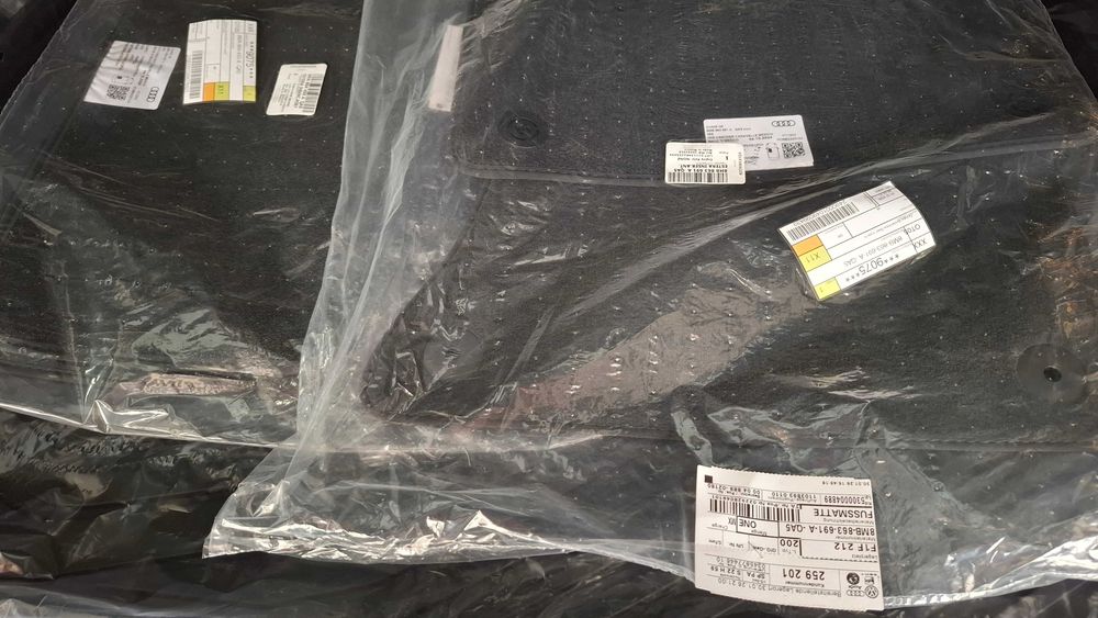 Dywaniki welurowe Audi OEM oryginalne Audi Q5 3gen 2025-, warte 900 PLN