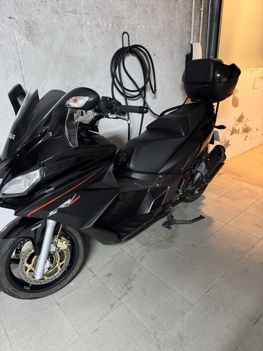 Aprilia srv 850 scooter como nova