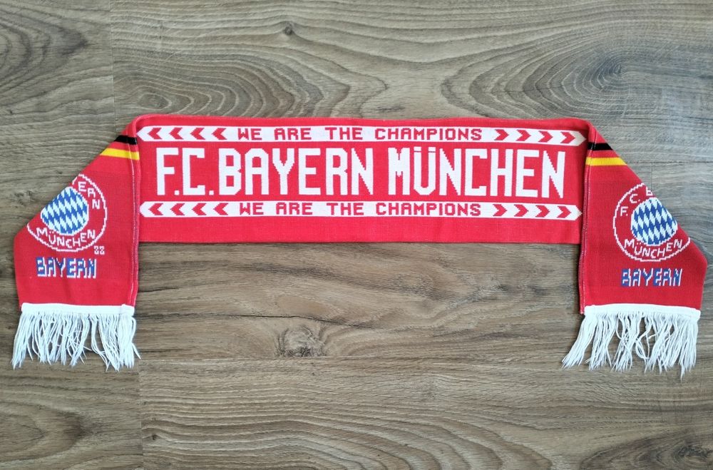 Stary szalik piłkarski Bayern Monachium z 1988 r.