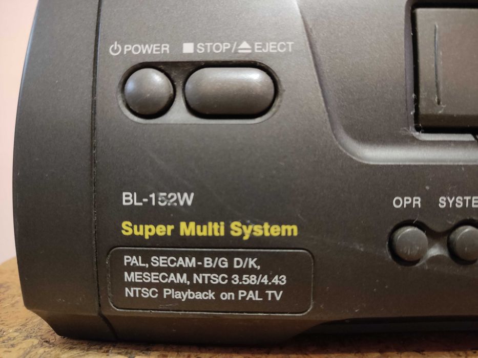 Відеомагнітофон LG BL-152W