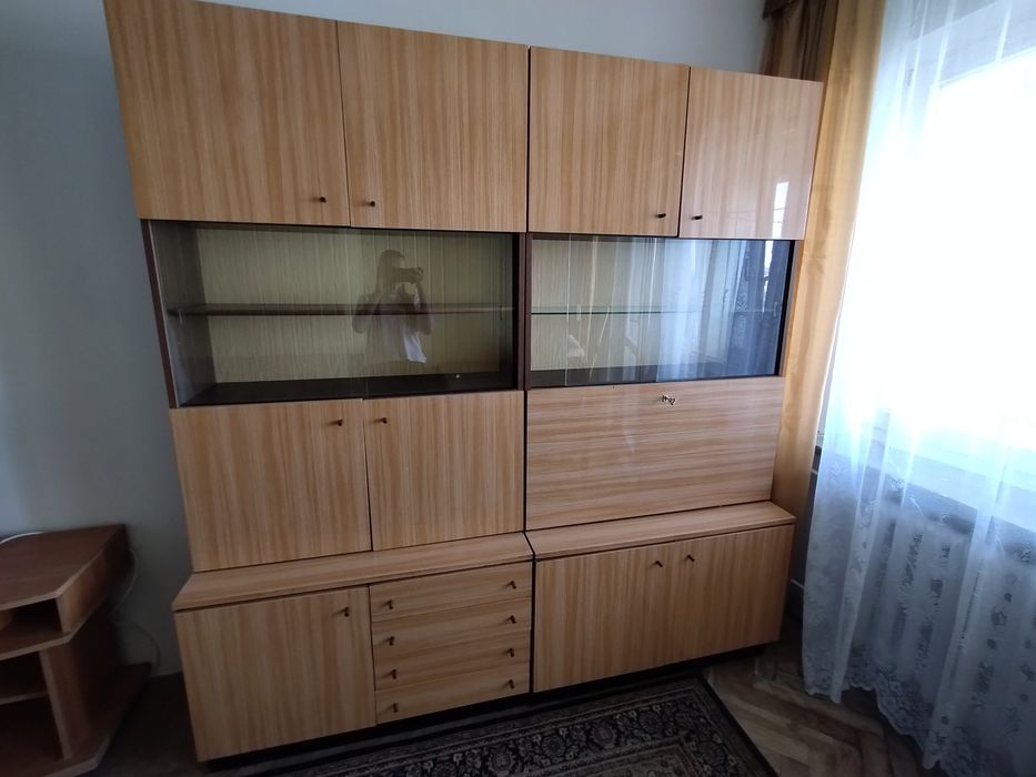 Meblościanka z witryną