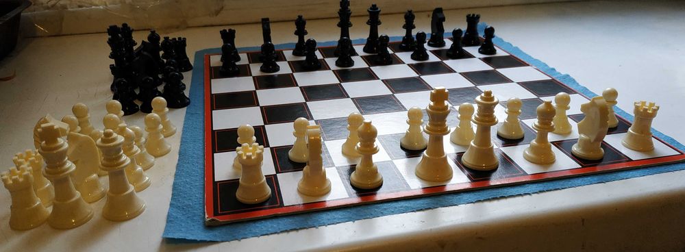 Шахматы и шашки дорожные