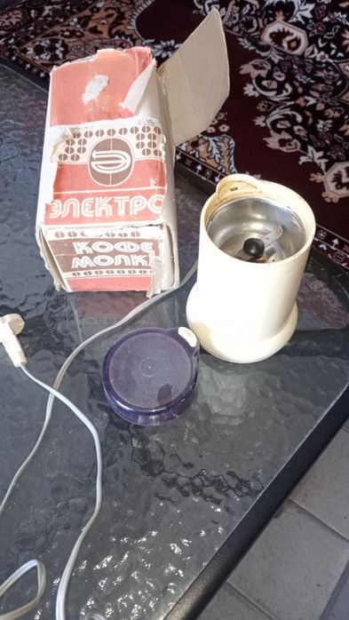 Продам кофемолку СССР нов